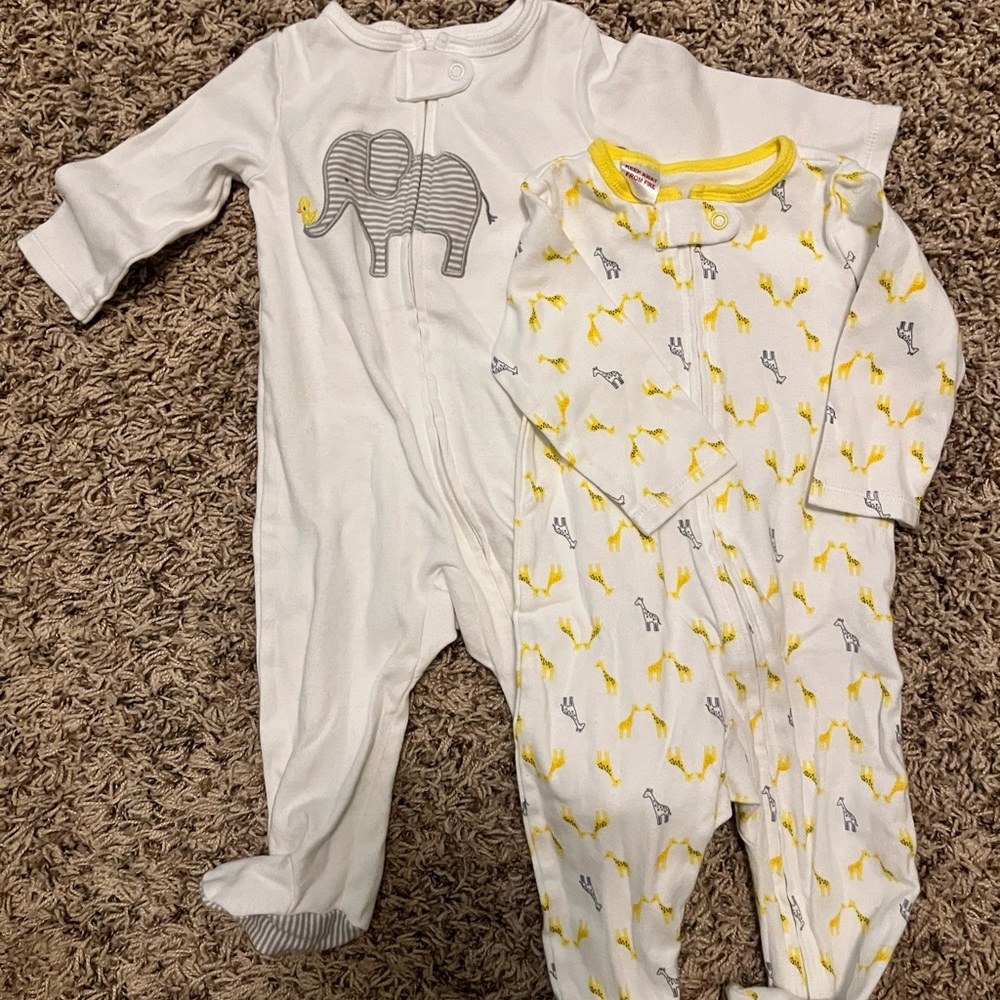 Set of 2 3-6M Baby pajamas with feet
